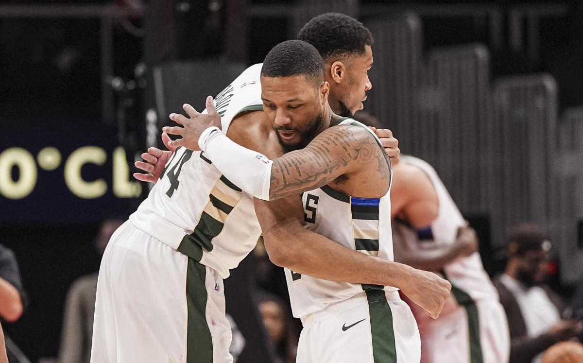 雄鹿分大胜开拓者，字母哥神勇砍下分(雄鹿主帅字母哥取得很好进展 但无复出时)